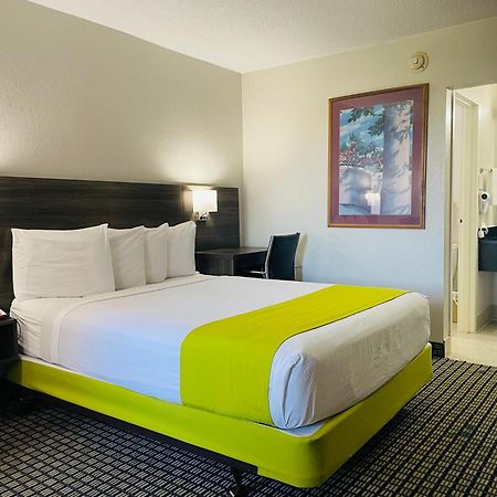 Days Inn By Wyndham Irving Grapevine Dfw Airport North Buitenkant foto