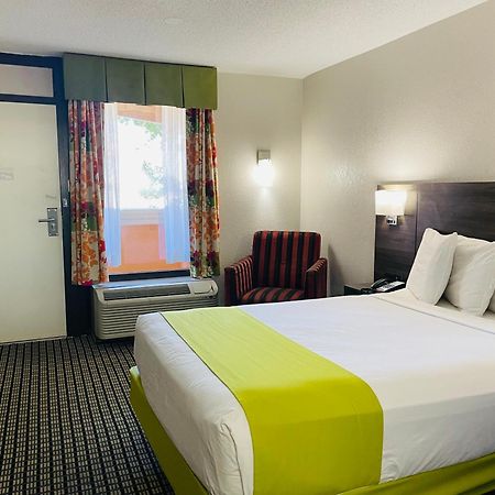 Days Inn By Wyndham Irving Grapevine Dfw Airport North Buitenkant foto