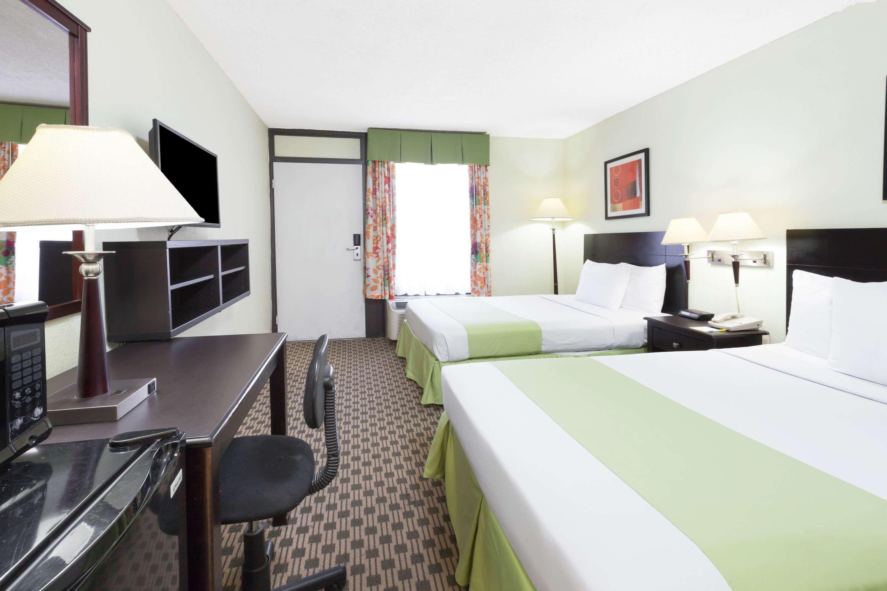 Days Inn By Wyndham Irving Grapevine Dfw Airport North Buitenkant foto