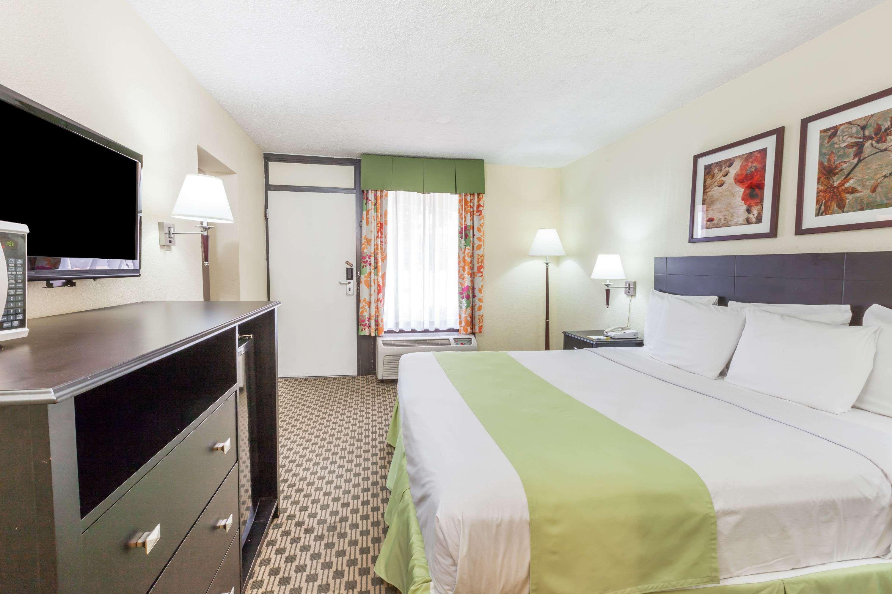Days Inn By Wyndham Irving Grapevine Dfw Airport North Buitenkant foto