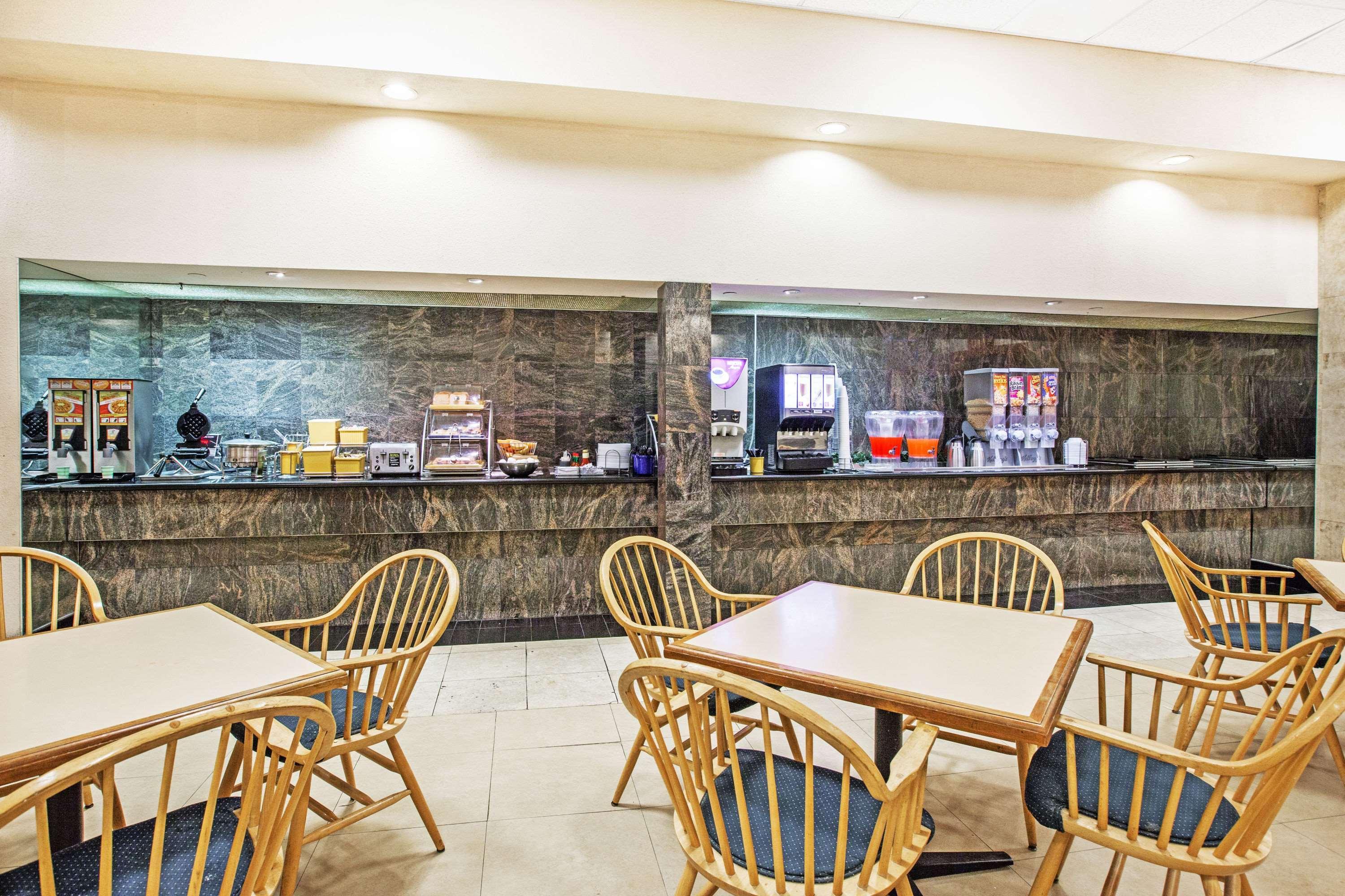 Days Inn By Wyndham Irving Grapevine Dfw Airport North Buitenkant foto