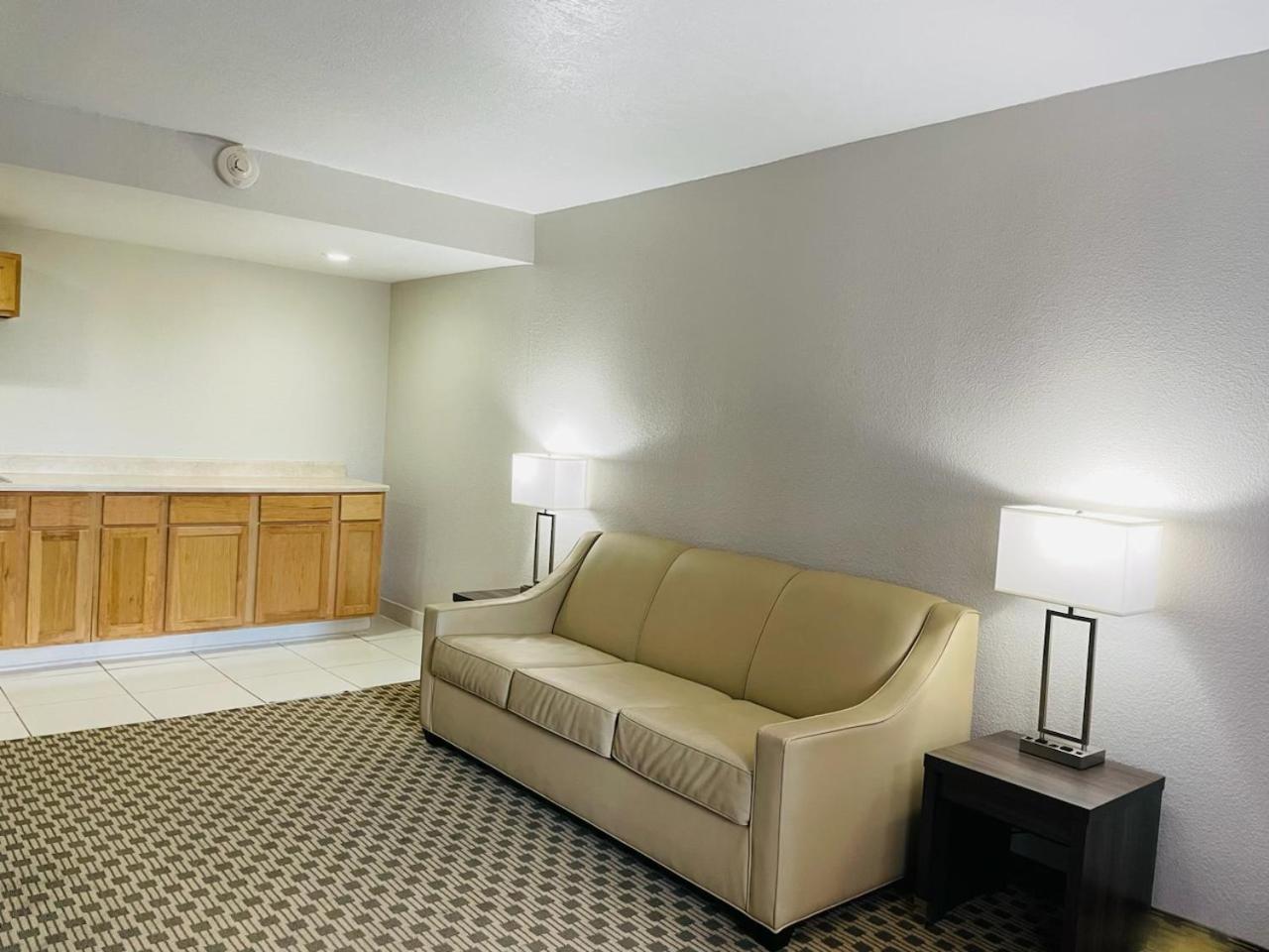Days Inn By Wyndham Irving Grapevine Dfw Airport North Buitenkant foto